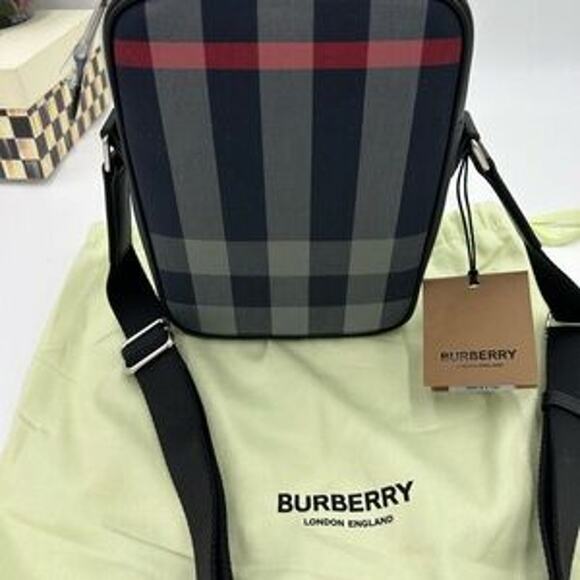 Men's Burberry, paddy check messenger bag adjustable strap made in Italy - Picture 13 of 13